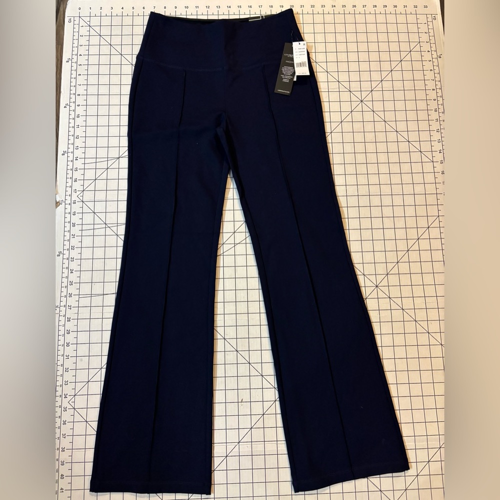 NWT Liverpool Women’s Size Small Cadet Blue Pearl Flare Pants‎